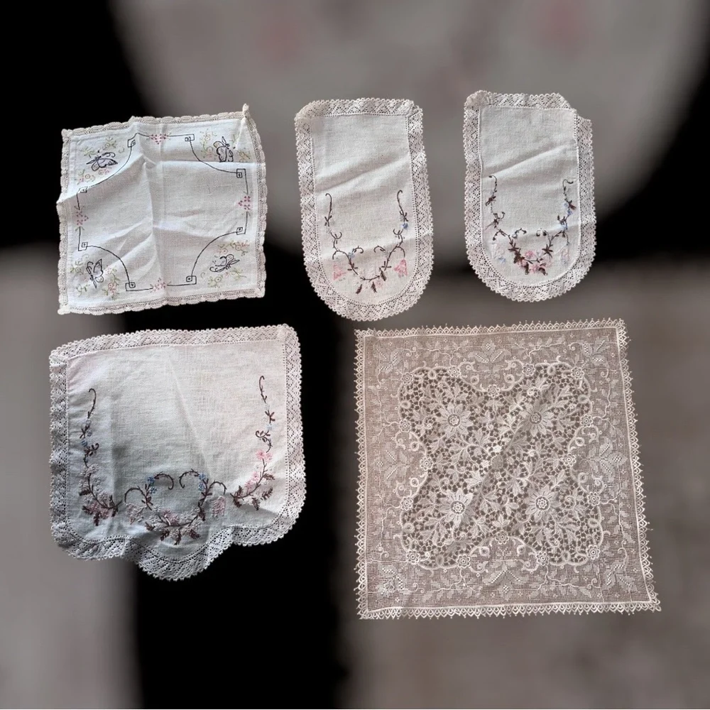 Lot of 5 doily Set